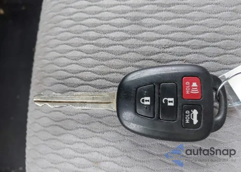 2019 Toyota Corolla Le z USA, uszkodzony, nr VIN 2T1BURHE4KC221448